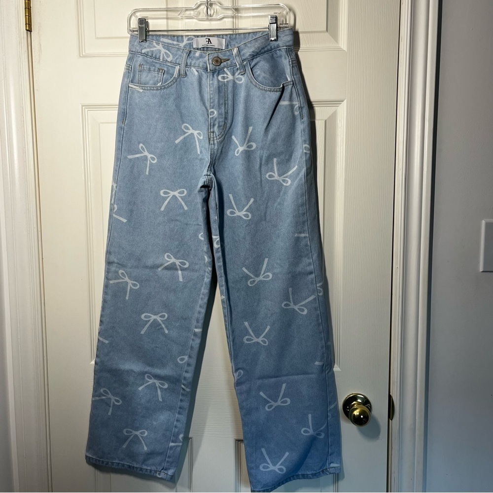 FLYING ANGEL Women's Light Blue Jeans with White Bow Pattern Size 7 / 28